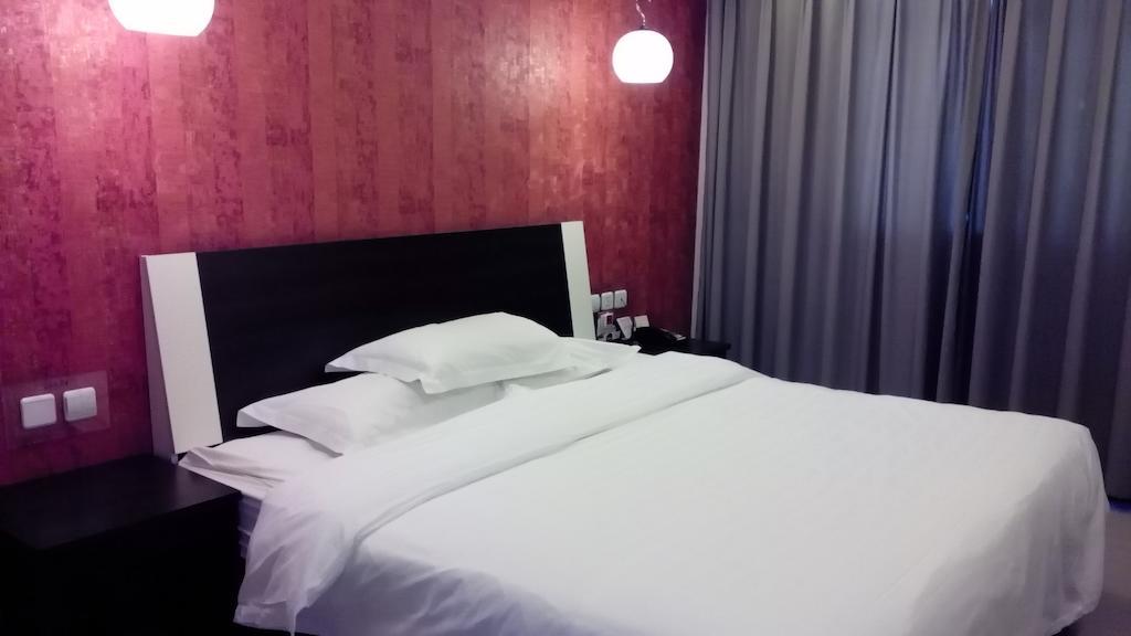 Fairyland Hotel Dongfeng Plaza Куньмін Екстер'єр фото