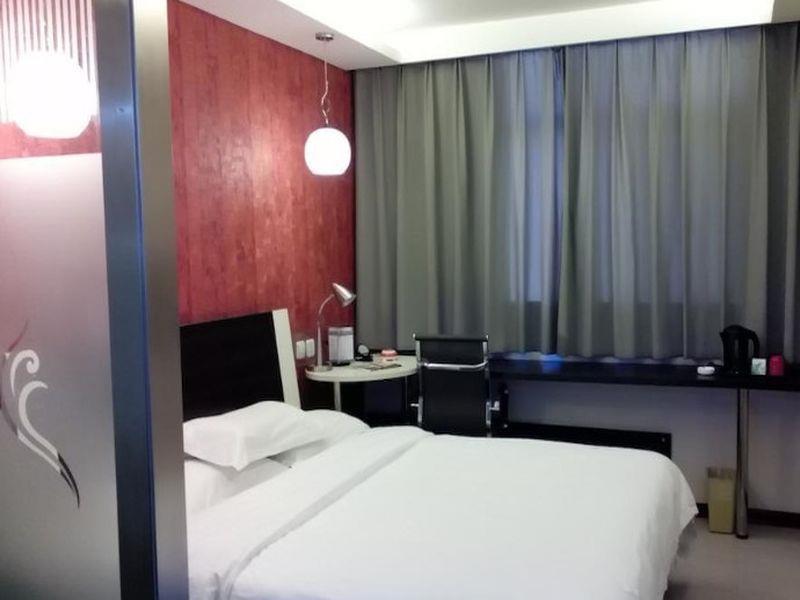 Fairyland Hotel Dongfeng Plaza Куньмін Екстер'єр фото